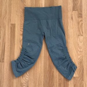 Lulu lemon in the flow crop